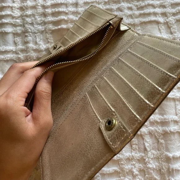 Fossil: shimmery wallet - Picture 5 of 11